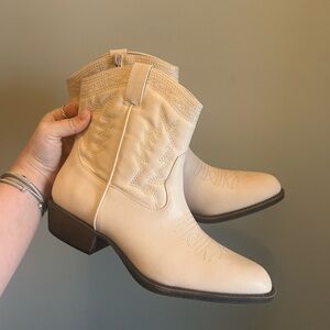 Coconuts by Matisse Booties